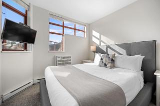 Alpenglow Lodge Two Bedroom Apartment with Private Hot Tub by MVA - 9