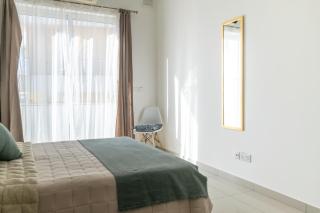 Gorgeous Apartment With Side Sea View - 3