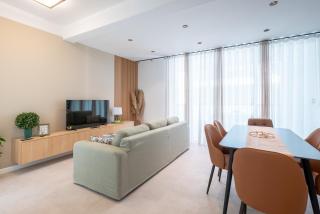 Gorgeous Apartment With Side Sea View - 2