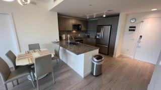 Free Parking Entire condo in Dawntown Doral - 6
