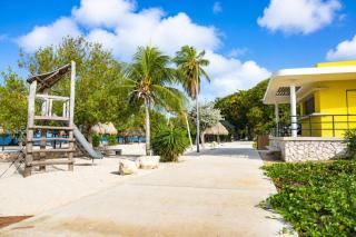 2BR Condo with Outdoor Lounge Pool Access Vredenberg Village - Willemstad - 2
