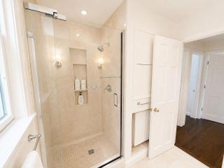 The Bryden Retreat - Modern, Bright and Spacious - 2