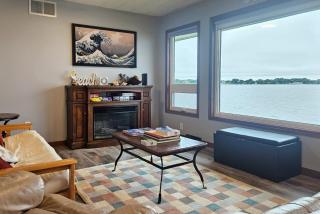 BBQ Ready: Lakefront Retreat in Watertown - 6
