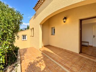 Villa 14 pers, piscine privée, jeux, vue et calme - 2