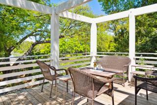 808 E Ashley - The Board and Batten - 3 Bedrooms near Ocean - 4