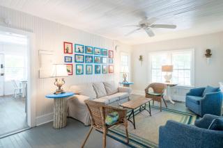 808 E Ashley - The Board and Batten - 3 Bedrooms near Ocean - 2