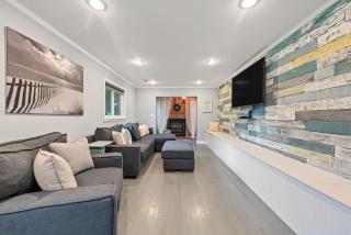 Cozy 3BR Decatur Unit w/ EV Charger - 9