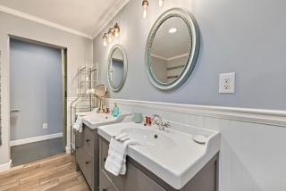 Cozy 3BR Decatur Unit w/ EV Charger - 7