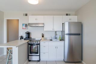 Beachfront Stylish Condo - Stunning Views! - 7