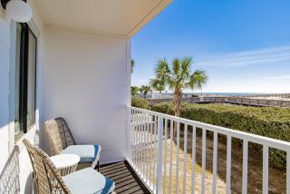 Beachfront Stylish Condo - Stunning Views! - 8