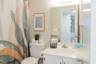 Beachfront Stylish Condo - Stunning Views! - 4