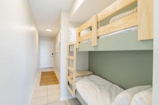 Beachfront Stylish Condo - Stunning Views! - 3
