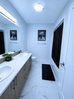 Stylish 3-Bedroom Full House Near Magnetic Hill - 7