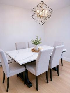 Stylish 3-Bedroom Full House Near Magnetic Hill - 5
