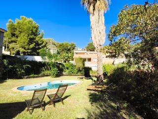 Private pool and garden - 7