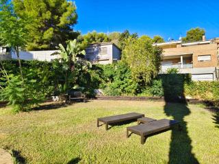 Private pool and garden - 6