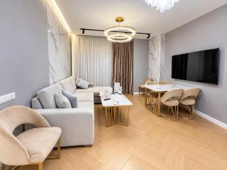 Luxurious 3-bedroom apartment in the Skyline Towers residential complex - 0