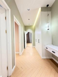 Luxurious 3-bedroom apartment in the Skyline Towers residential complex - 8