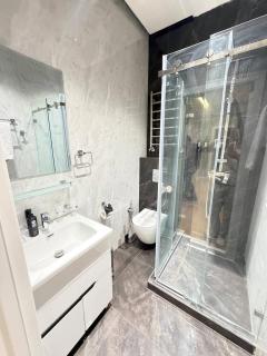 Luxurious 3-bedroom apartment in the Skyline Towers residential complex - 2