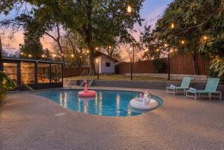 Southbound Social - Pool Patio Games & Movies - 9