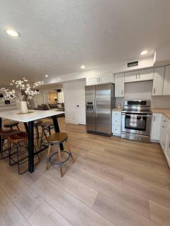 Coco Nycole Highland Suite Theater + Gym + Fiber - 3