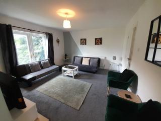 Contractor House with Private Parking and Free Wi-Fi - 9