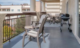 Boulevard 2BR Apartment with Resort Access - 8