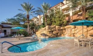 Boulevard 2BR Apartment with Resort Access - 4