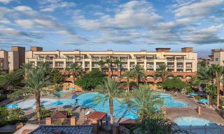 Boulevard 1BR Apartment with Resort Access - 6