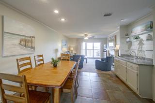 Resort Perks! Lakefront Unit | Extended Stays - 3