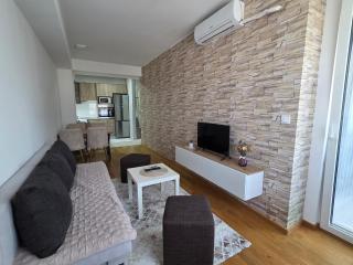 N Suite City Apartment - 9