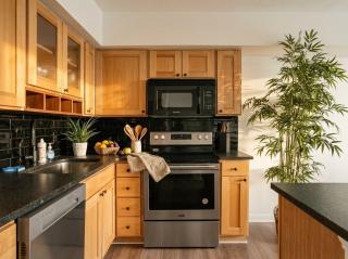 Stylish 1BR Downtown Balcony Gym Great Location - 7
