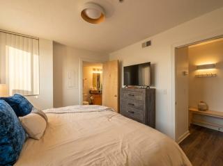 Stylish 1BR Downtown Balcony Gym Great Location - 1