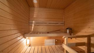 Modern Canal-Side Retreat - Sauna & Huge Balcony - 4