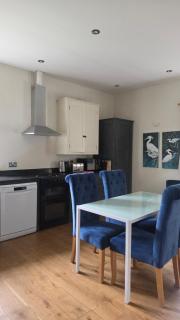 Lakeside cottage - 4