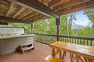 Lux Chalet with Amazing Views of Grandfather Mtn - Seven Devils - 8