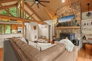 Lux Chalet with Amazing Views of Grandfather Mtn - Seven Devils - 5