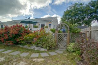 Walk to Beach & Eats! Dennis Port Cottage, 2 Decks - 0