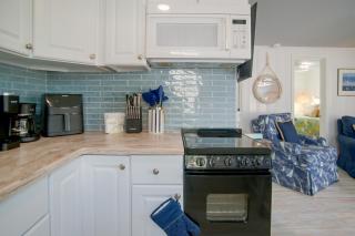 Walk to Beach & Eats! Dennis Port Cottage, 2 Decks - 2