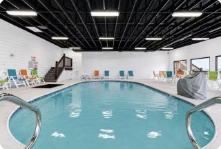 Poolside Retreat at Kimberling Crossing - 7