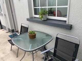 Centrally located 2 bedroom house with garden - 9