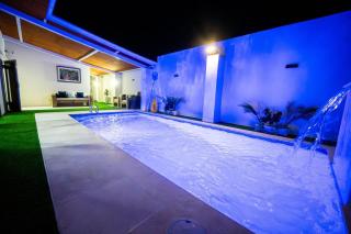 Arublenchi Villa-Luxurious 6BR-4BTH-pool-sleeps 13 - 0
