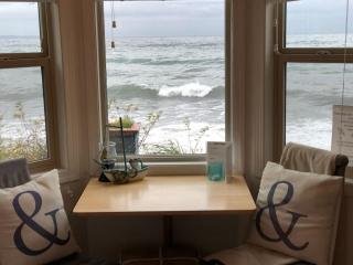 Beachfront Two Bedroom Suite with sofa bed - 8
