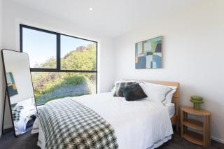 Clifftop 1 Bedroom Tiny House Sea Views & Kāpiti Island - 1