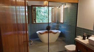 Alter e Estilo, 2 quartos amplos com Ar, 2 banheiros, cozinha completa, charme e conforto junto à Natureza e a 100 metros da praia do Lago Verde - 9