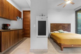 Cozy Studio with Balcony & Forest View - 8