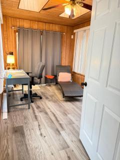 Decent Queen room in attached sun room - 2