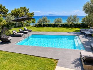 Zoza Luxury villa isthmia by the sea with private pool - 4