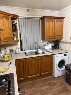 En-suit double Bedroom in Thornbury Bradord - 3