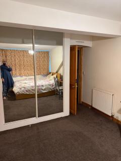 En-suit double Bedroom in Thornbury Bradord - 8